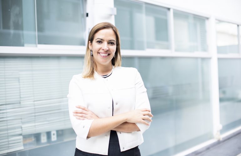 What is a headhunter?
